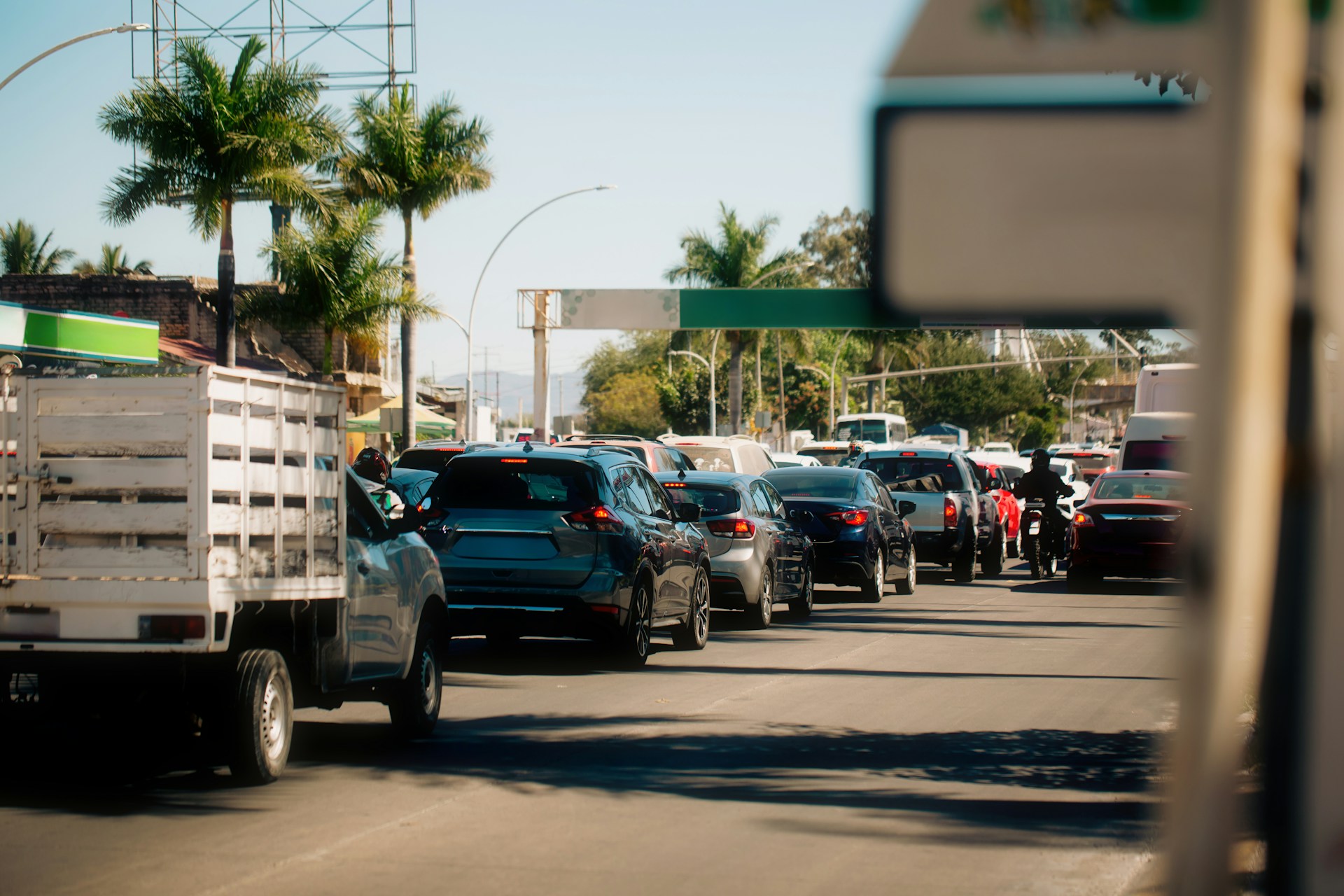 Heavy Florida rush hour traffic increases the risk of minor accidents.
